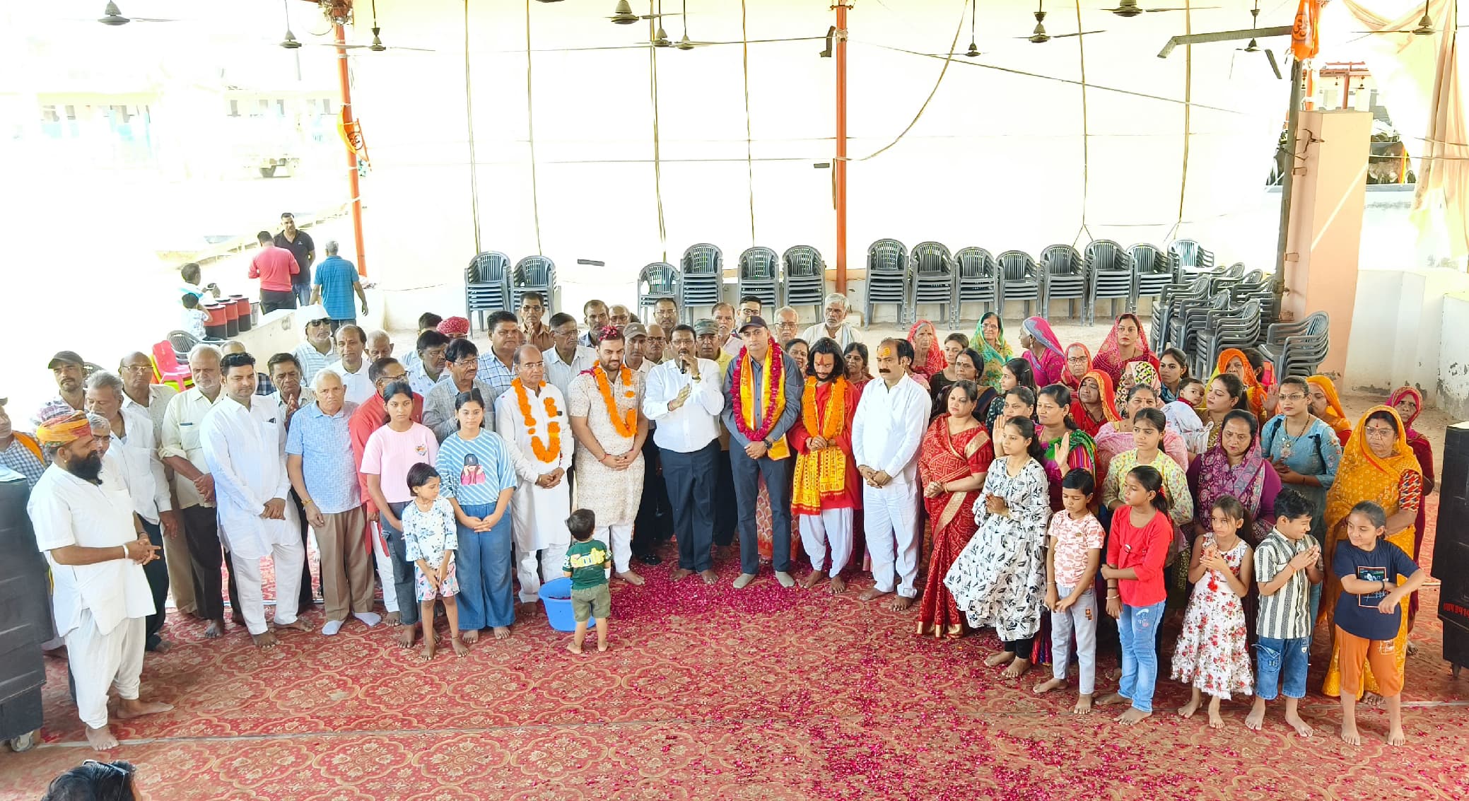 गौसेवा के साथ मनाया पत्रकारिता का रजत जयंती वर्ष